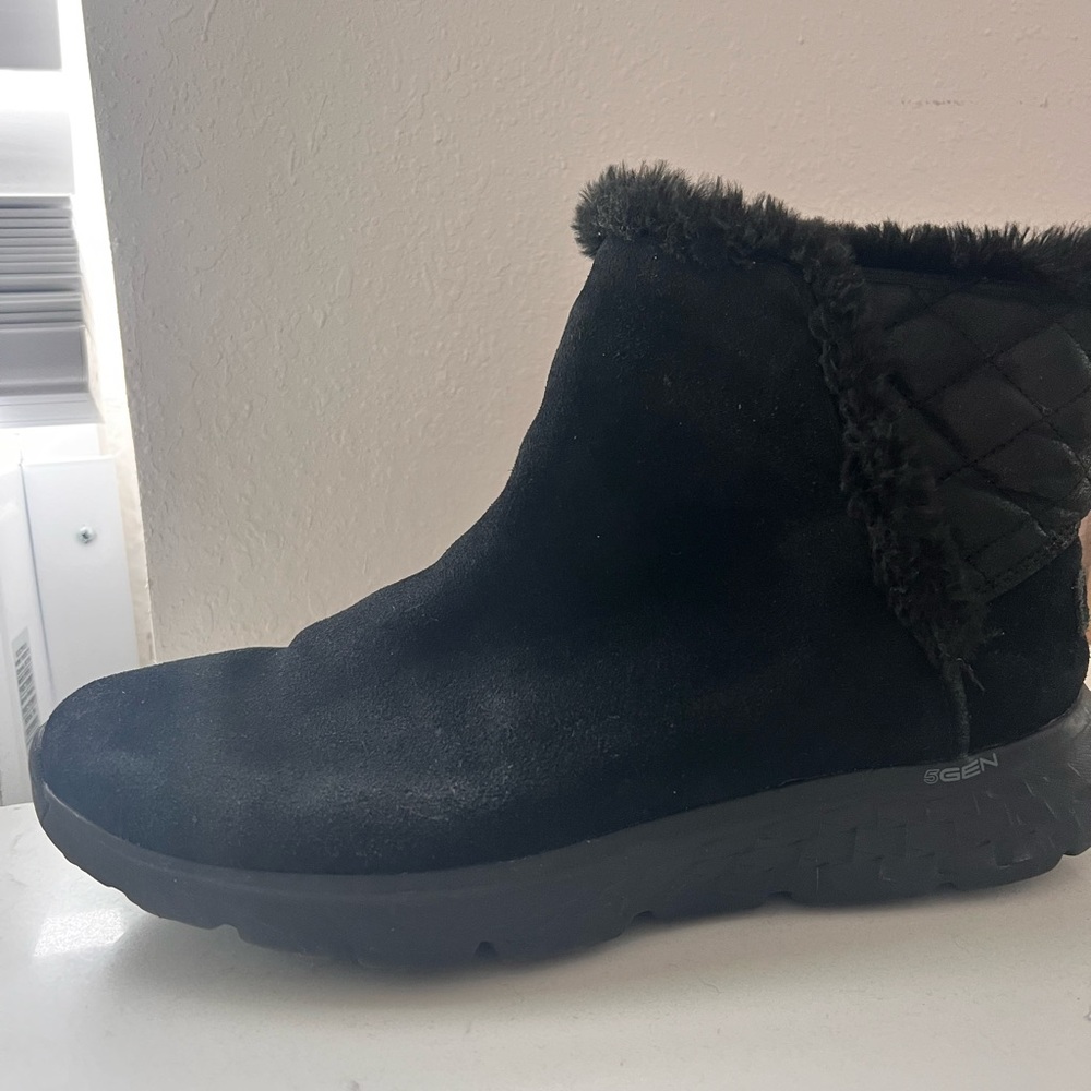 Skechers Women's Black Fur-Lined Ankle Boots used size 10